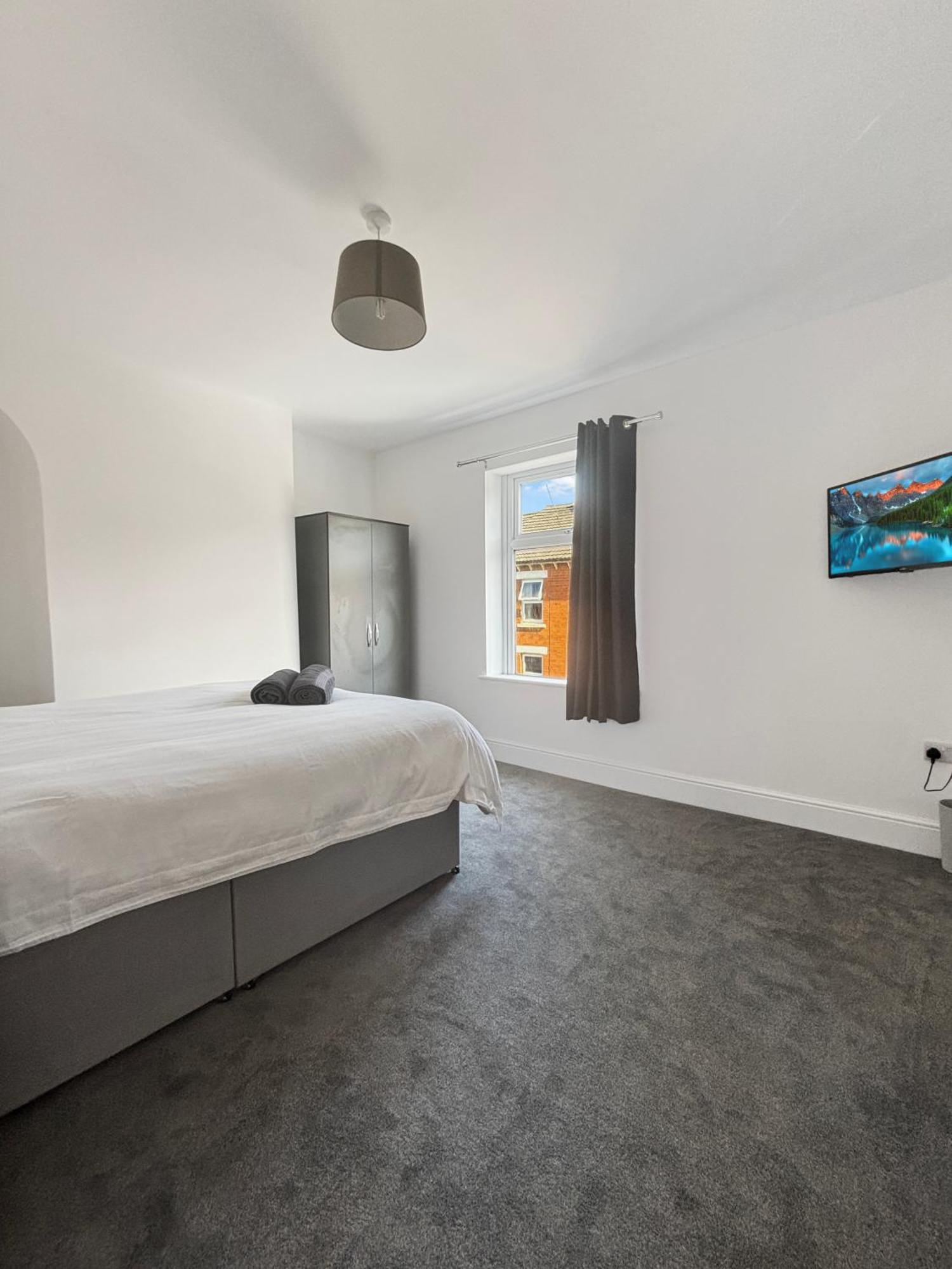 Amaya One -3 Bedroom Townhouse - With Garden - Close To Town Centre - Sleeps 7 Grantham Buitenkant foto